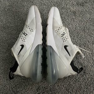 women’s size 9 nike air max’s 270